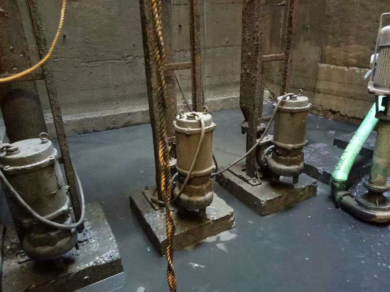 古塔污水池清理