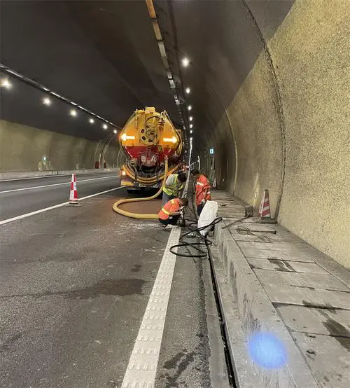 古塔隧道排水渠清淤